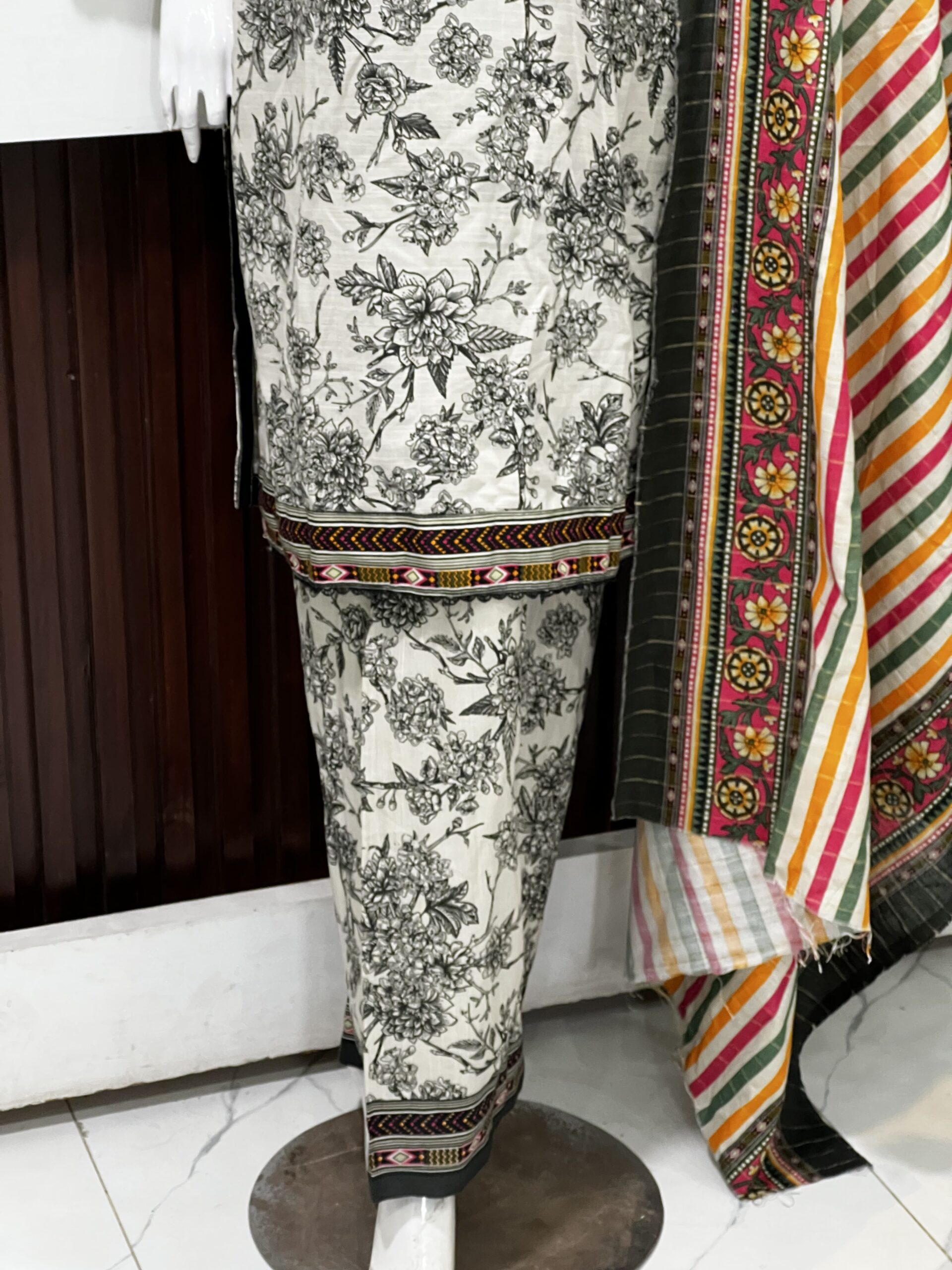 Bin Saeed Original 3 PC Khaddar - Image 3